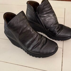Fly London Yip wedge bootie leather 38